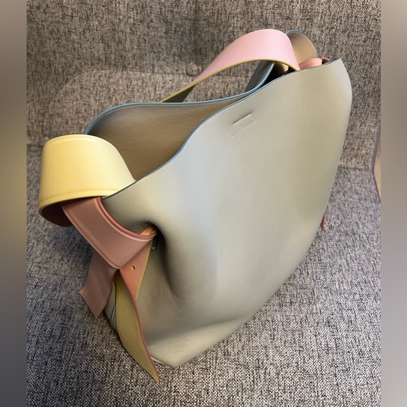 Acne Studios Musubi Midi Tote in Pale Blue and Pink - Picture 9 of 15